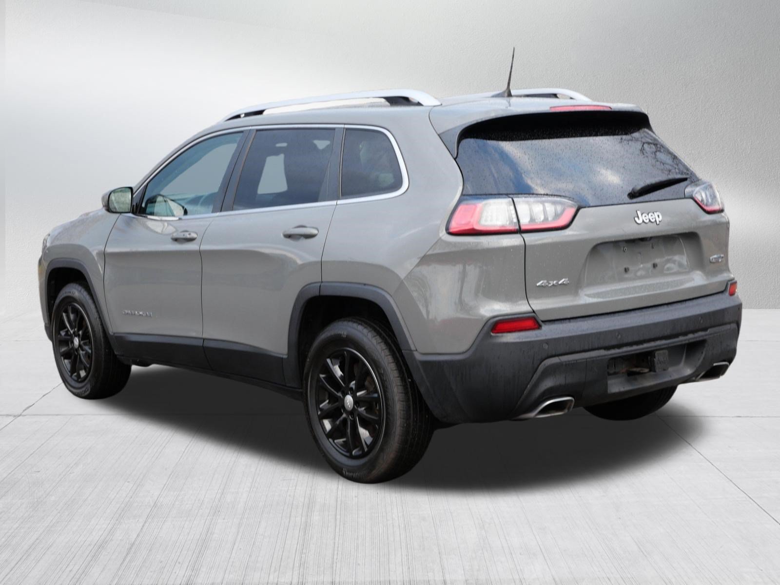 Used 2020 Jeep Cherokee Latitude Plus w/ Cold Weather Group AWD/4WD image 3