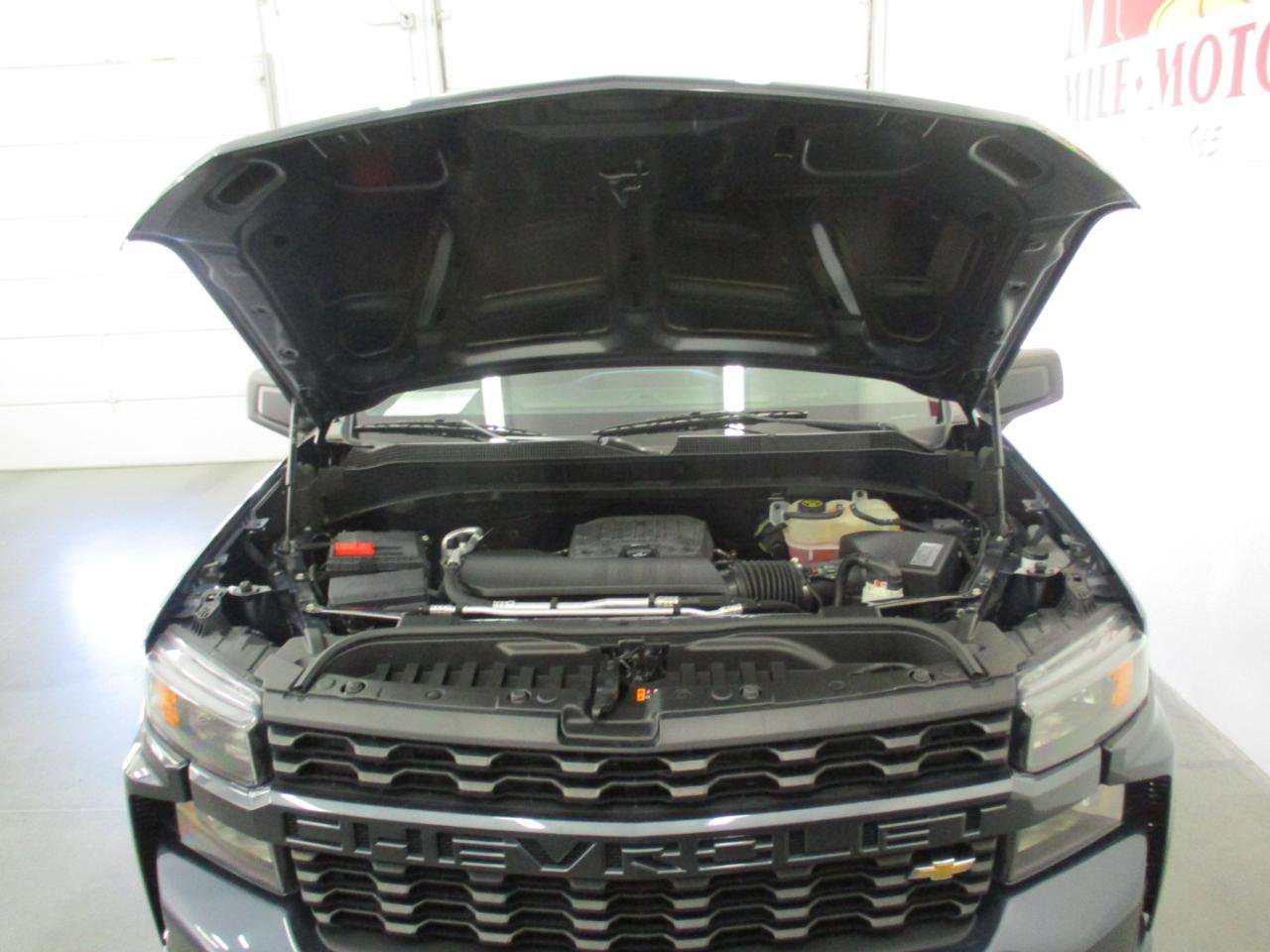 Used 2021 Chevrolet Silverado 1500 Custom w/ Safety Confidence Package AWD/4WD image 26