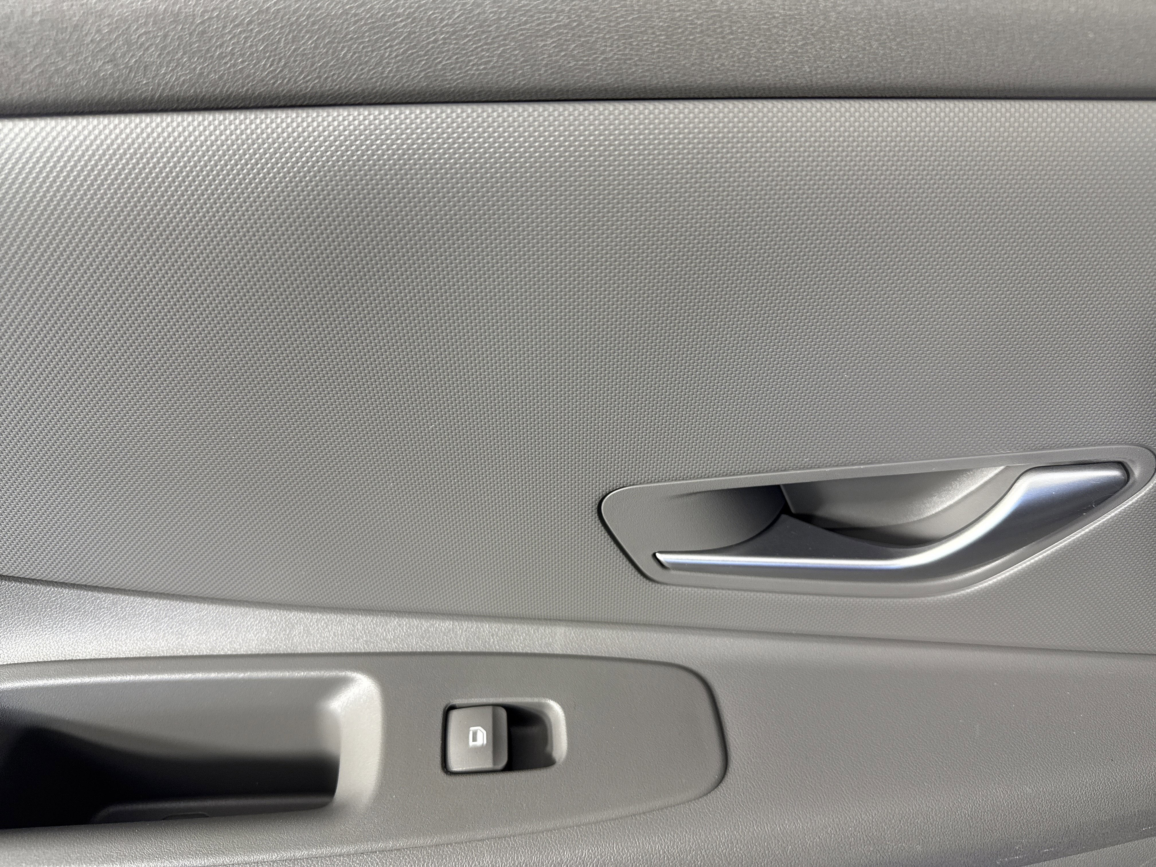 Used 2024 Hyundai Elantra SE image 17