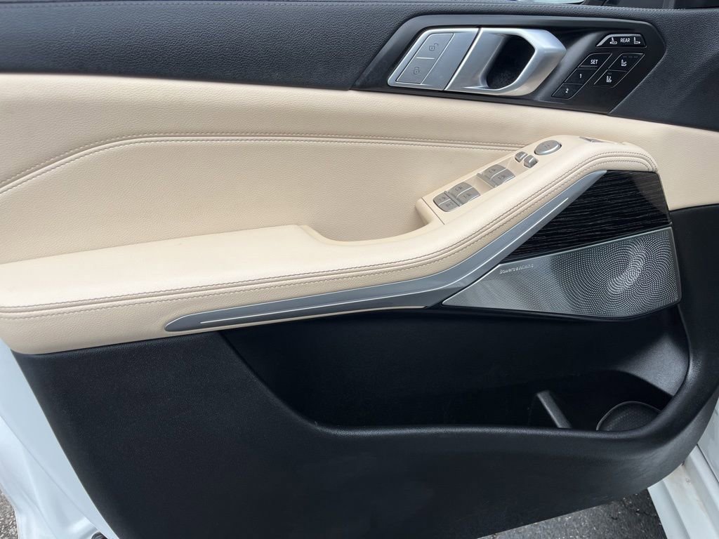 Used 2021 BMW X7 M50i w/ Executive Package image 24