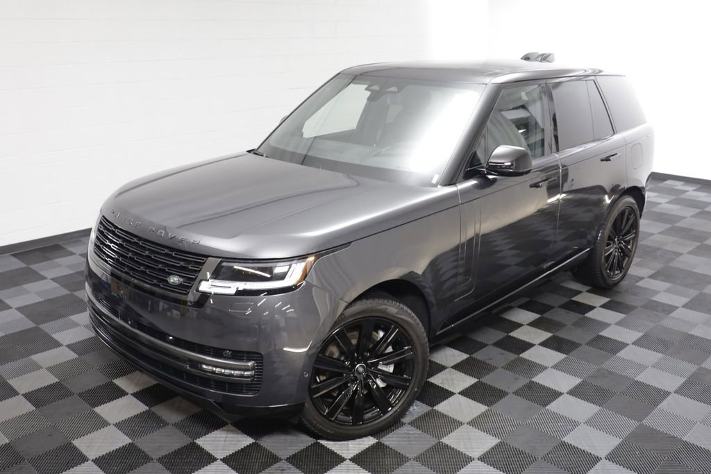 Used 2025 Land Rover Range Rover SE image 2