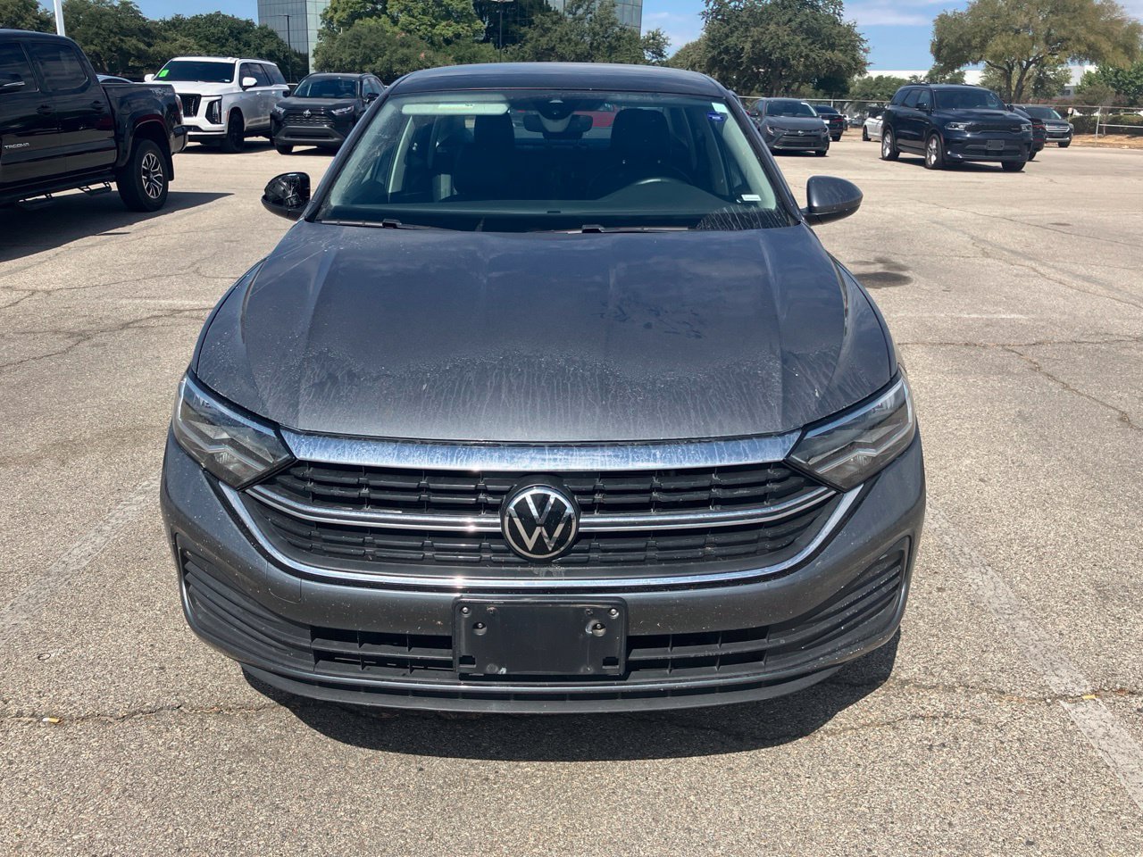 Used 2024 Volkswagen Jetta SE FWD image 2
