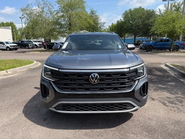 Used 2025 Volkswagen Atlas Cross Sport SE AWD/4WD image 2