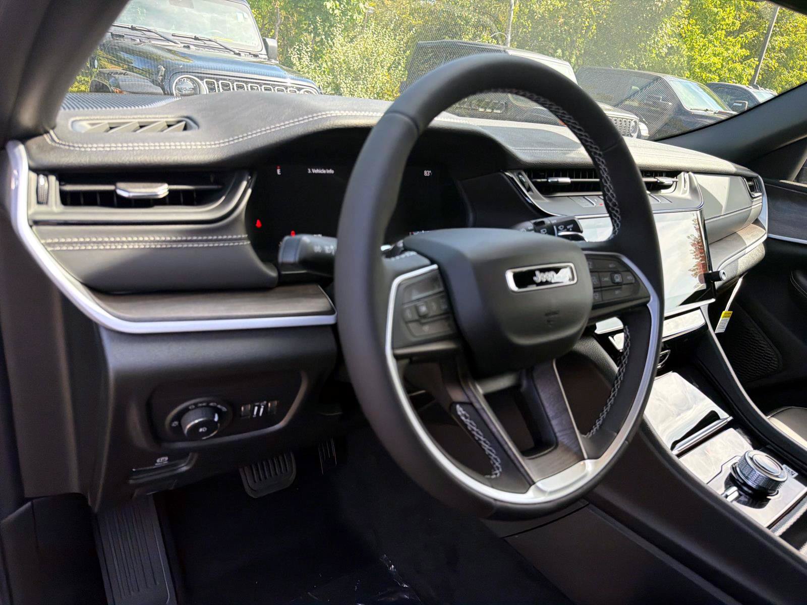 New 2027 Jeep Grand Cherokee L Limited AWD/4WD image 11