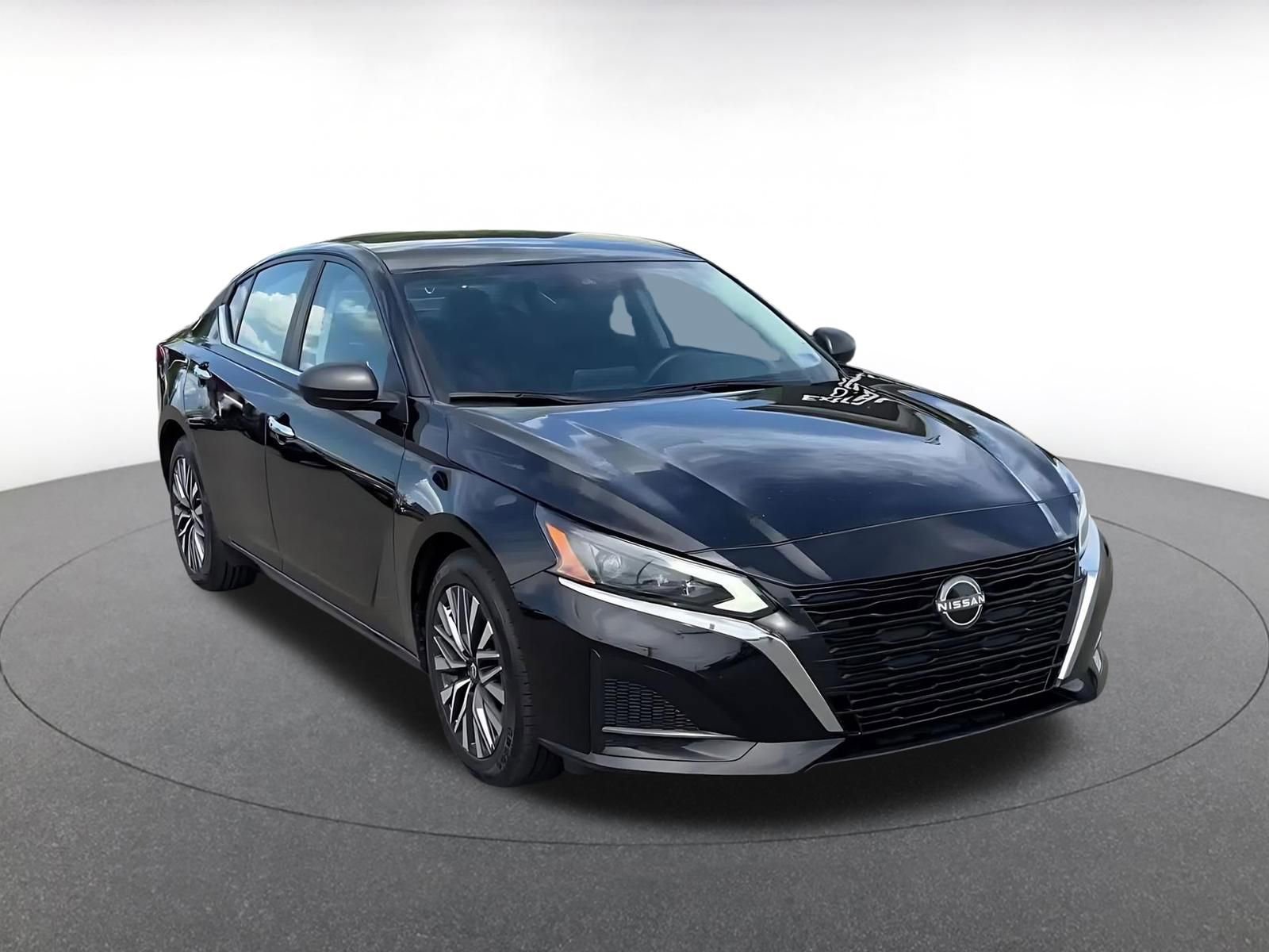 Used 2025 Nissan Altima 2.5 SV FWD image 3