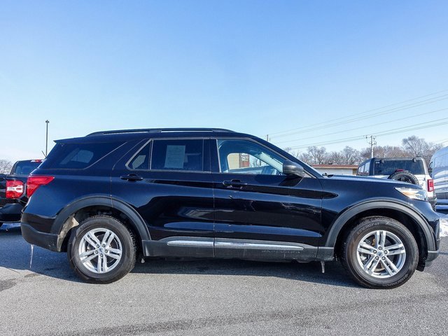 Used 2023 Ford Explorer XLT w/ Equipment Group 202A image 5