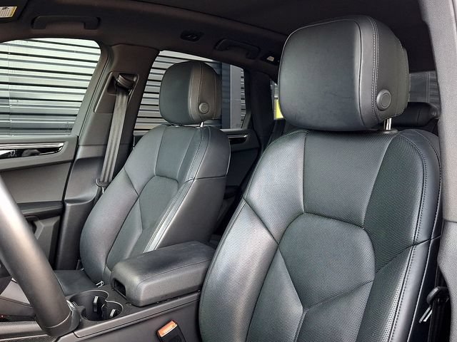 Certified 2024 Porsche Macan S AWD/4WD image 5
