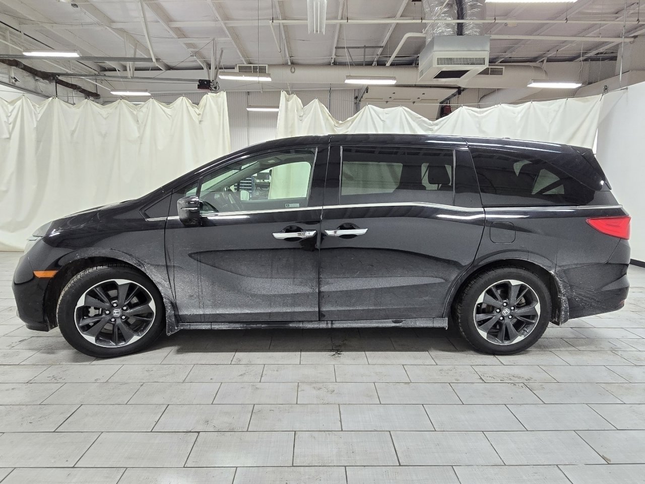 Used 2023 Honda Odyssey Elite image 16