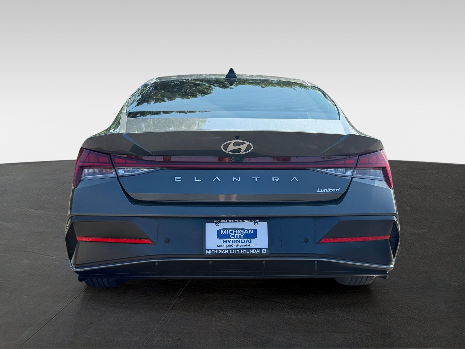 Certified 2024 Hyundai Elantra Limited FWD image 5