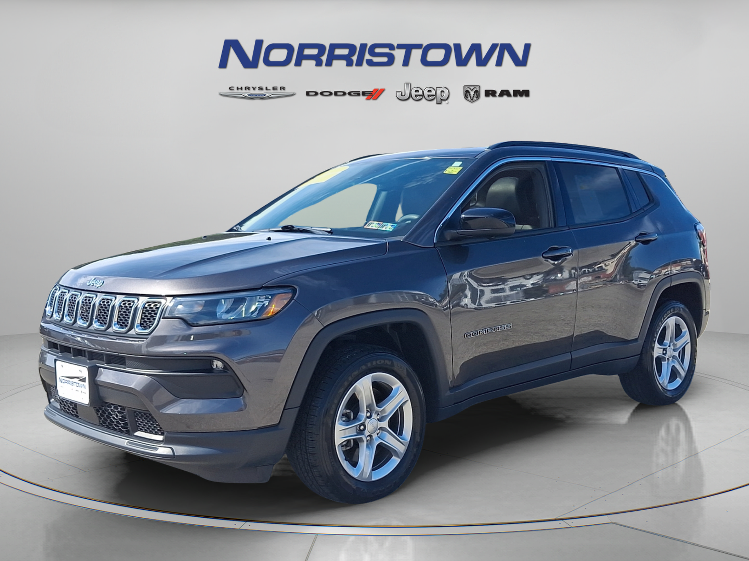 Certified 2023 Jeep Compass Latitude w/ Sun and Sound Group AWD/4WD image 3
