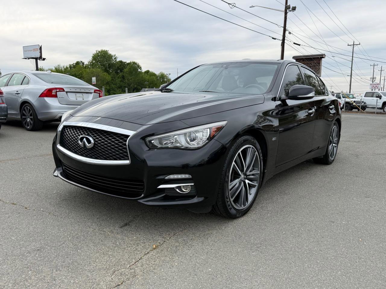 Used 2017 INFINITI Q50 Premium w/ 2.0T Premium Plus Package AWD/4WD image 3