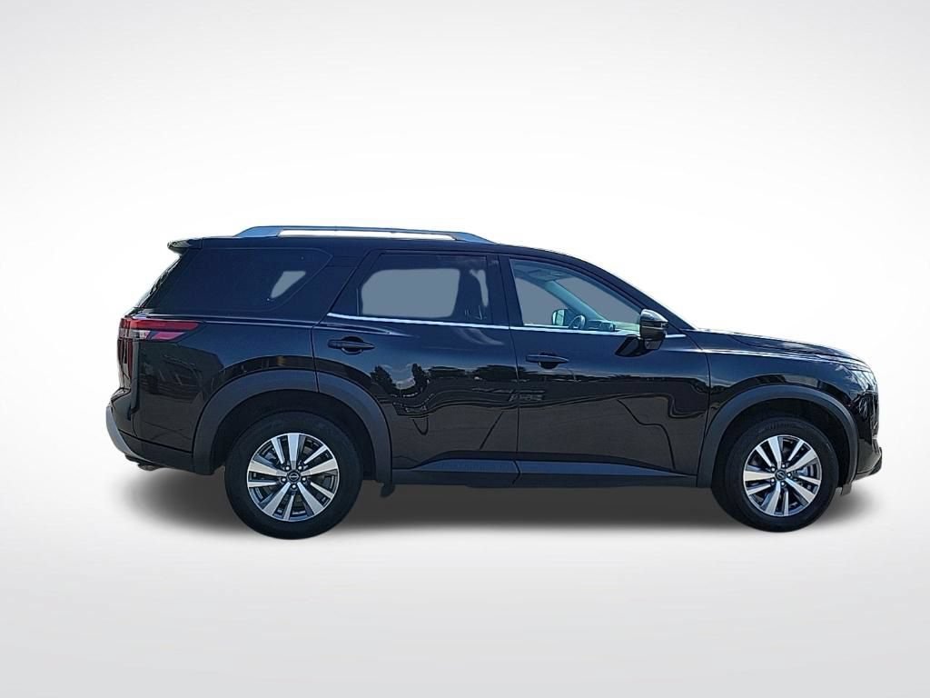 Used 2025 Nissan Pathfinder SL AWD/4WD image 5