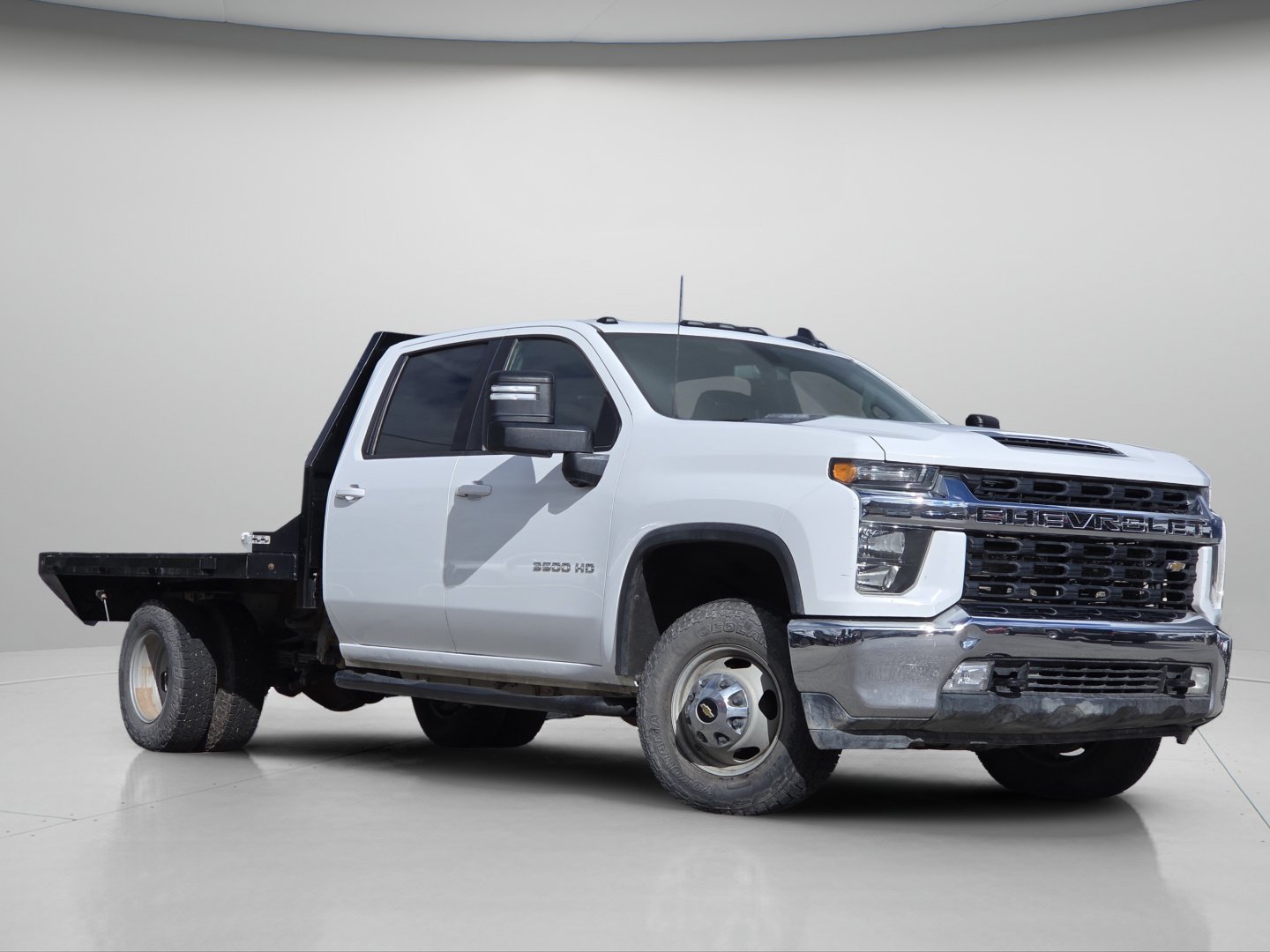 Used 2022 Chevrolet Silverado 3500 LT w/ Convenience Package AWD/4WD image 2