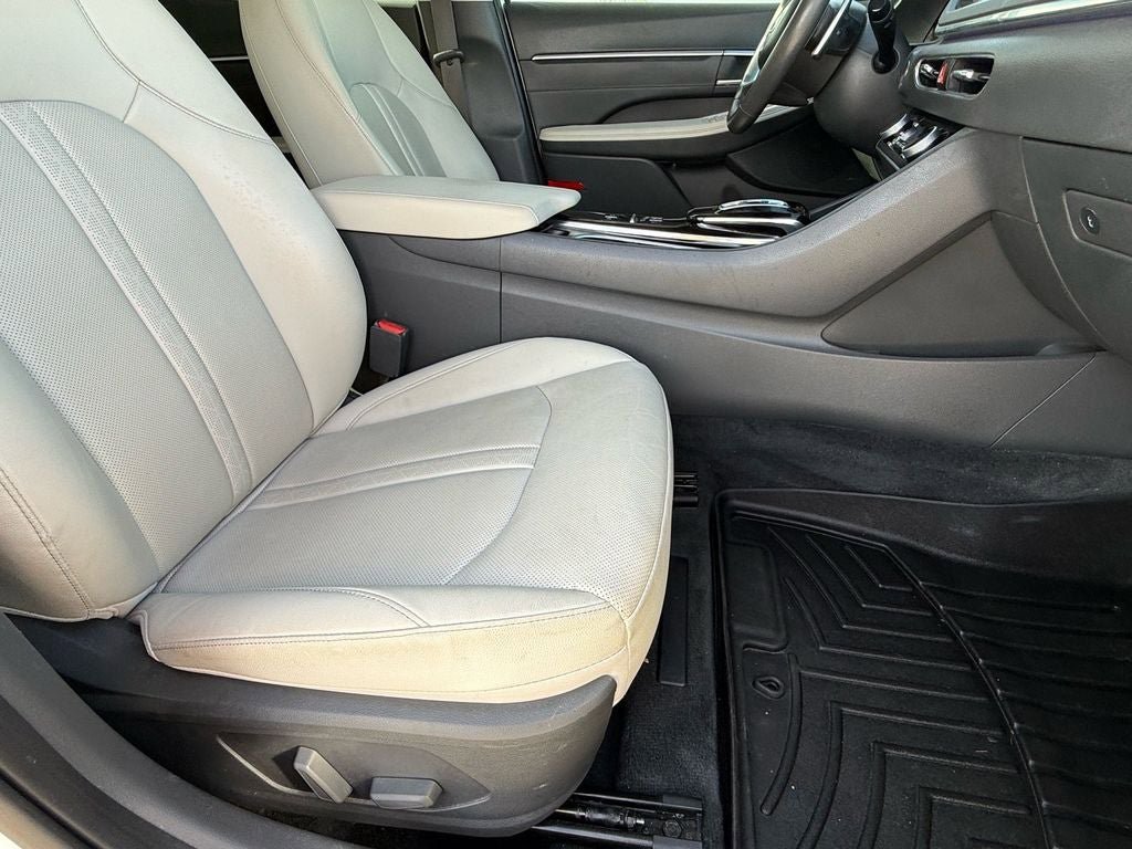 Used 2022 Hyundai Sonata Limited w/ Preferred Accessory Package image 10