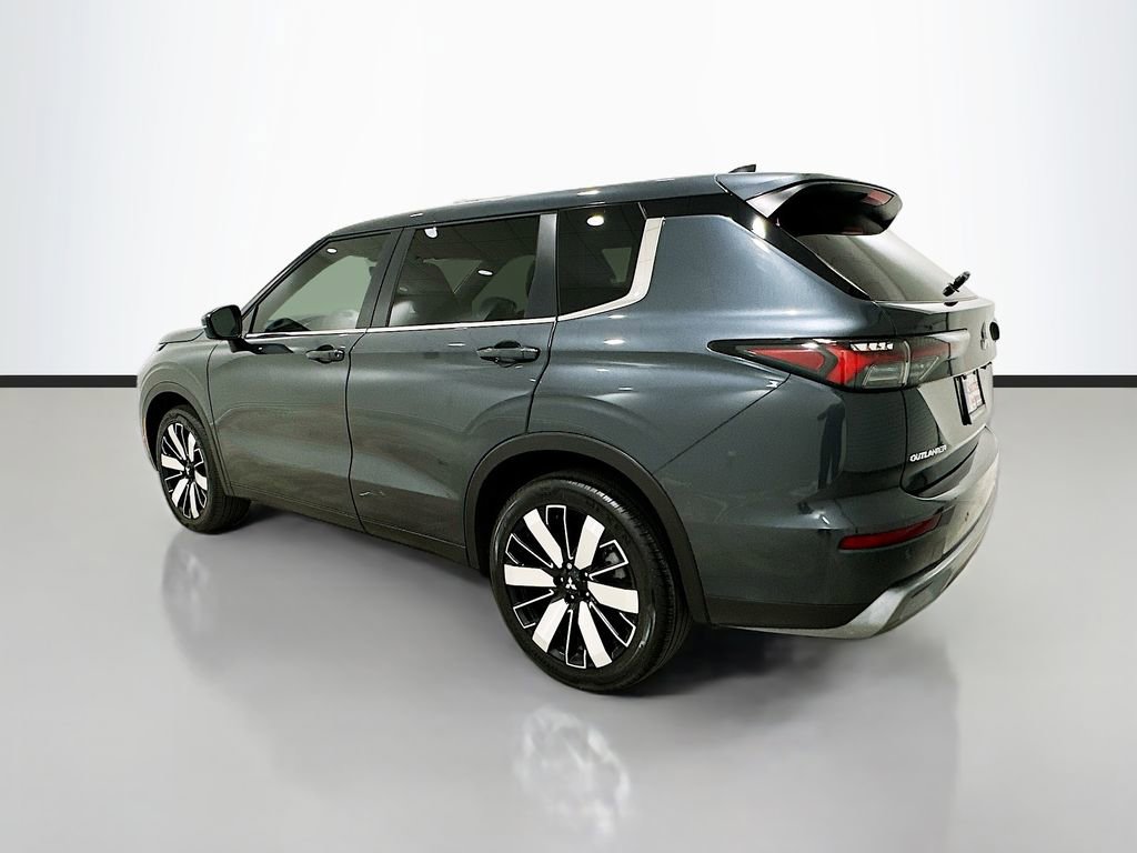 Used 2025 Mitsubishi Outlander SE FWD image 5