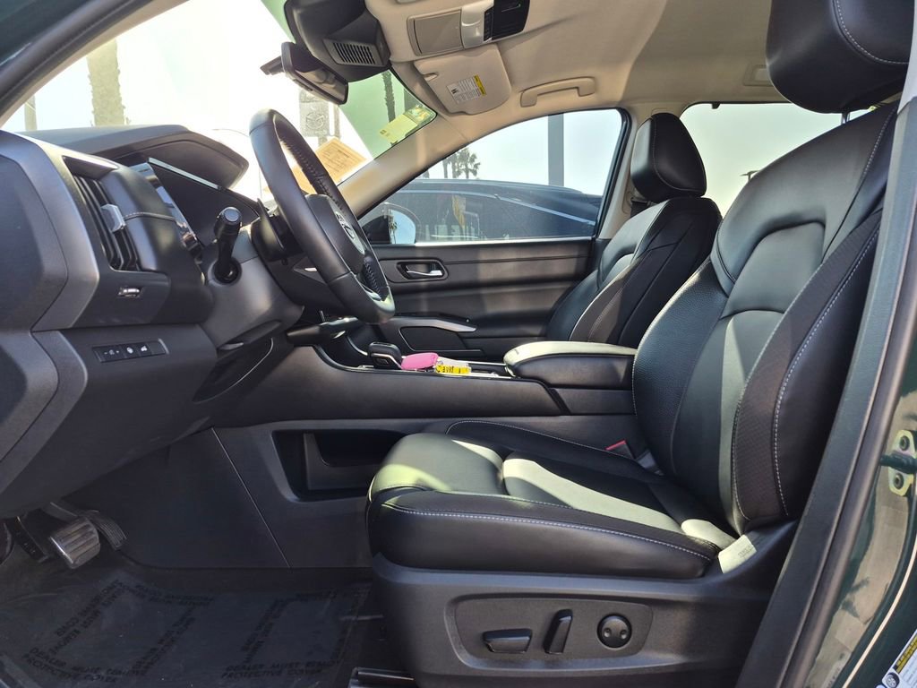 Used 2023 Nissan Pathfinder SL FWD image 12