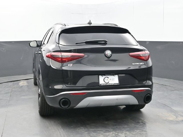 Used 2022 Alfa Romeo Stelvio Ti w/ Active Assist Plus Package AWD/4WD image 4