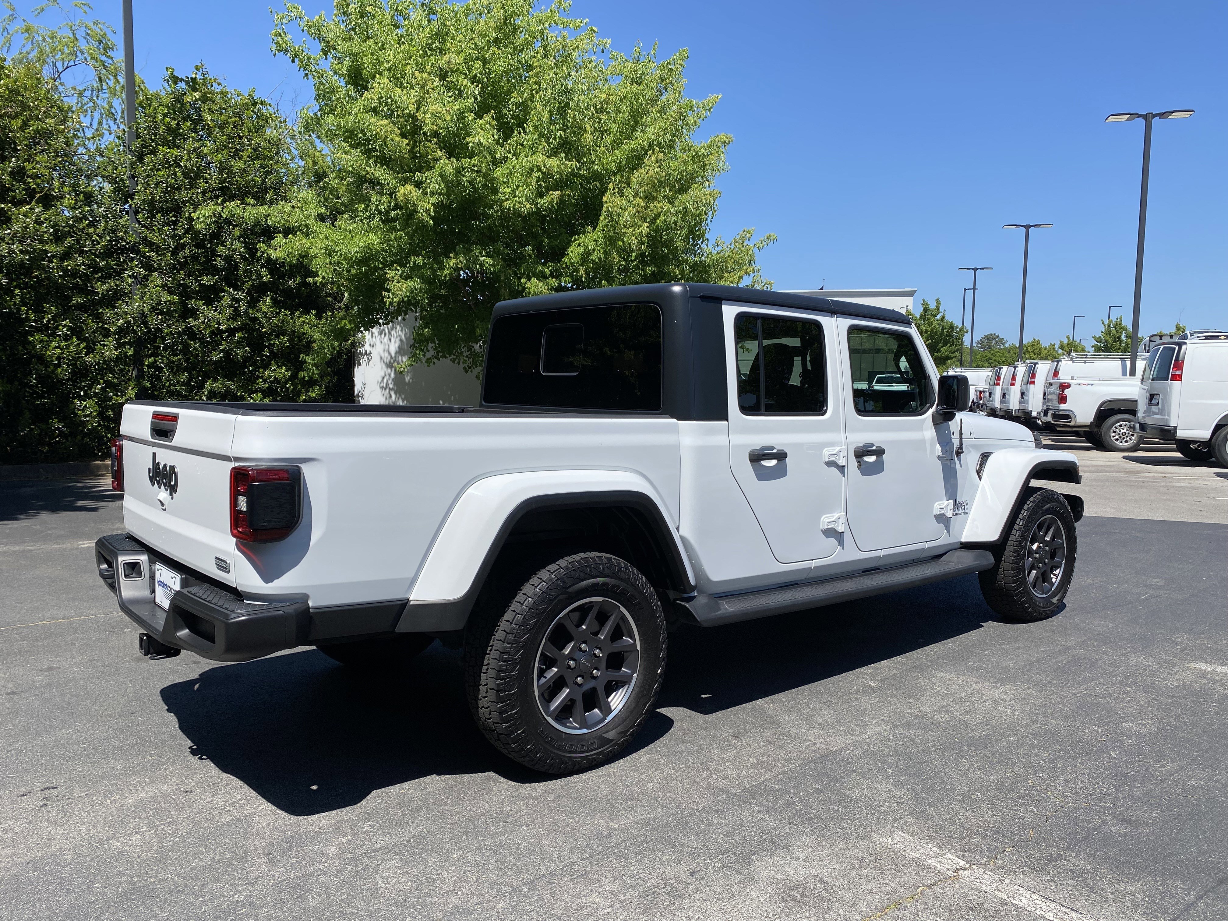 Used 2020 Jeep Gladiator Overland AWD/4WD image 9