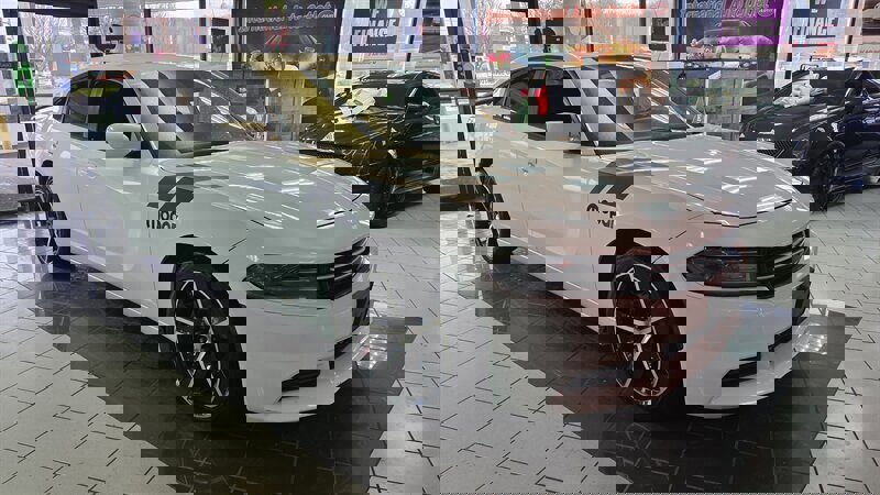 Used 2016 Dodge Charger SE w/ Sport Appearance Group image 4