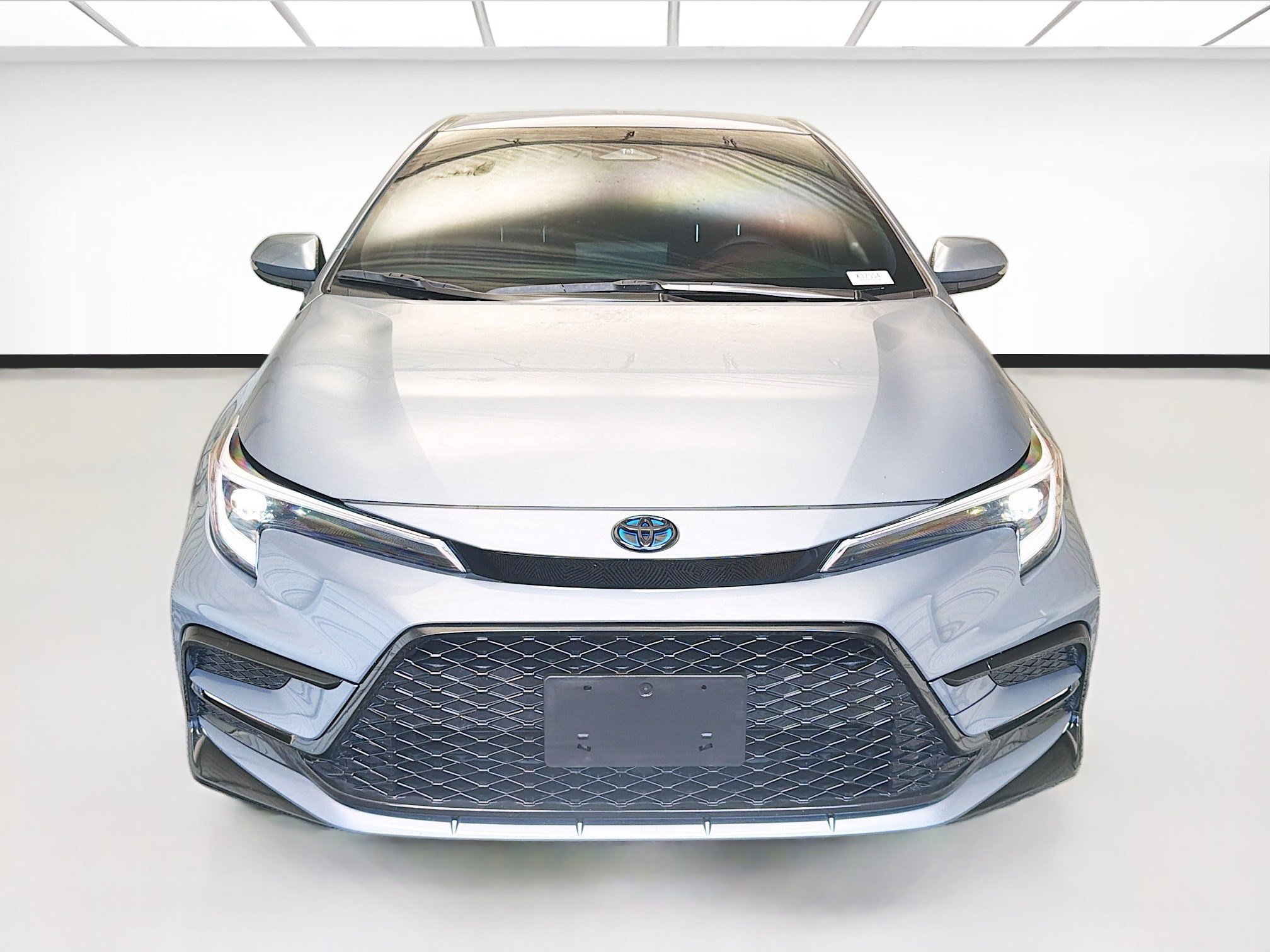 Used 2025 Toyota Corolla SE FWD image 2