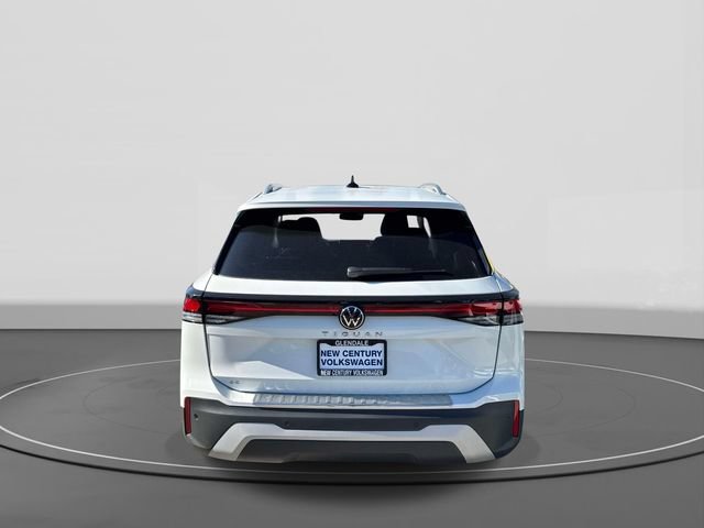 New 2026 Volkswagen Tiguan SE FWD image 4