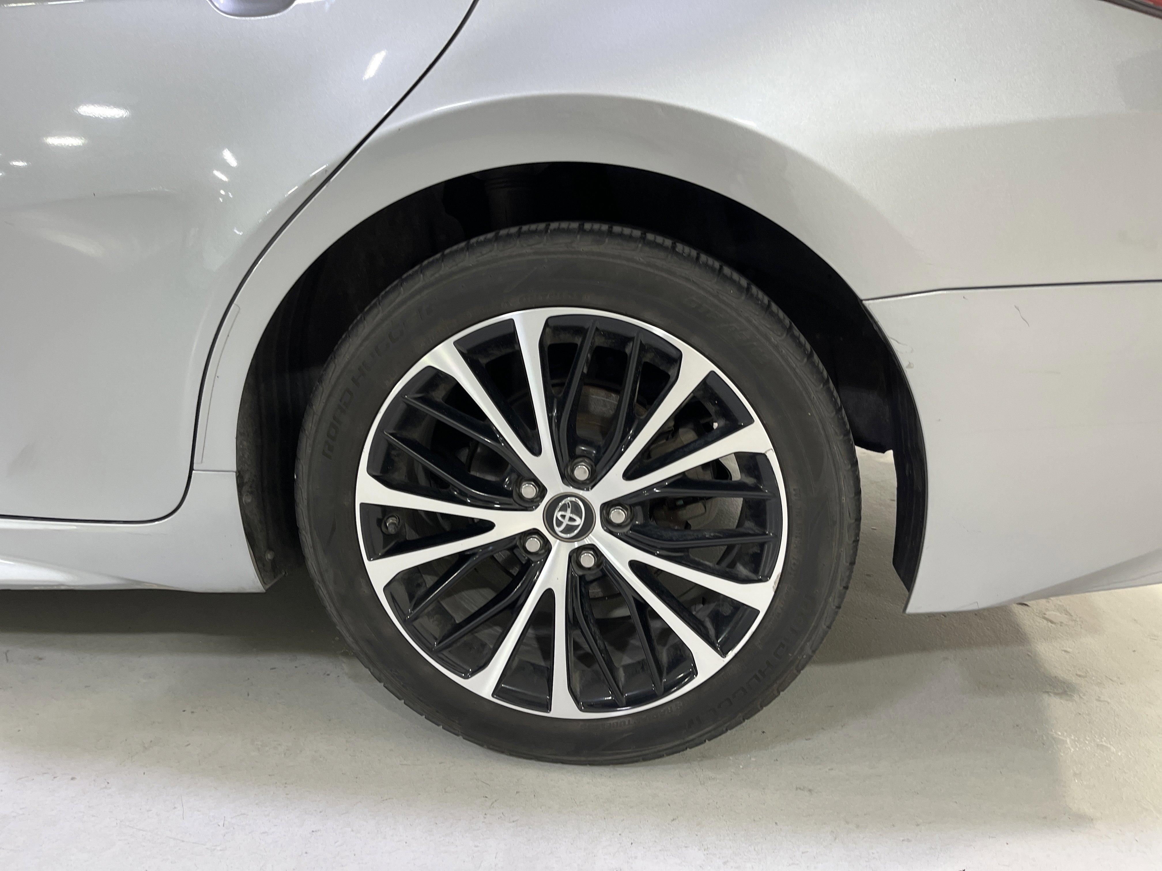 Used 2018 Toyota Camry SE image 4