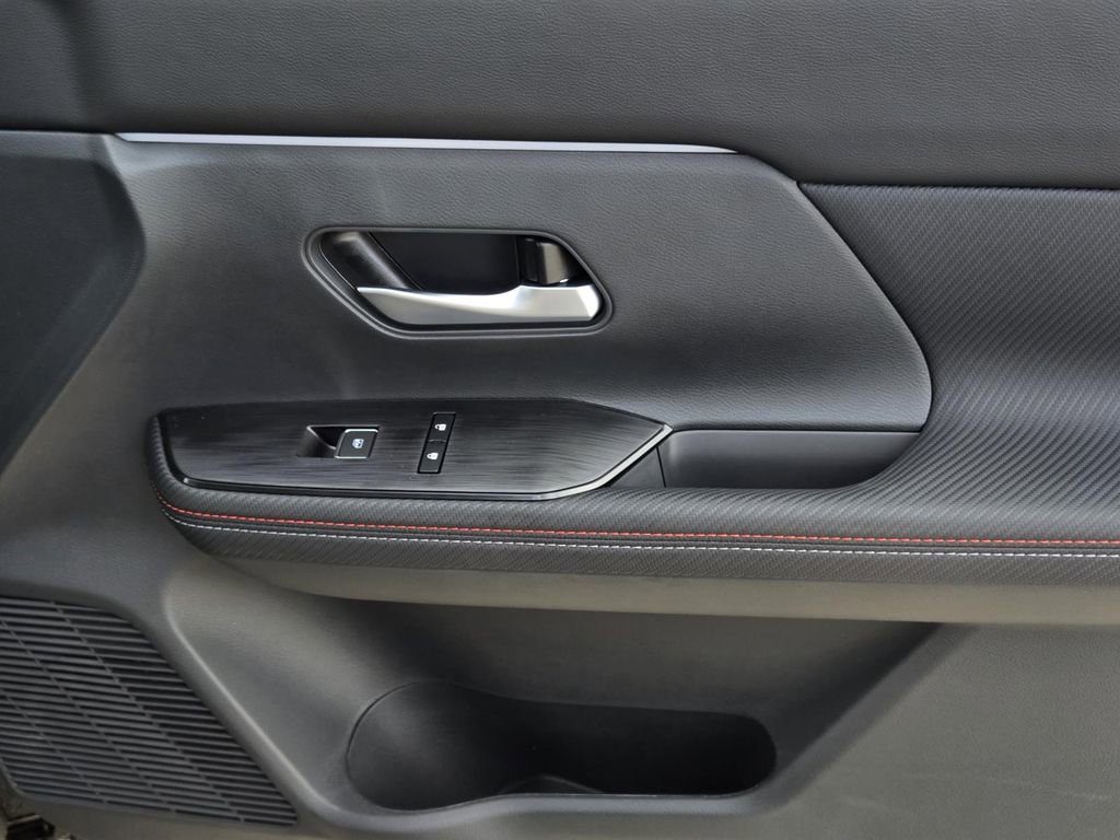 New 2026 Nissan Kicks SR w/ Cold Weather Package image 8