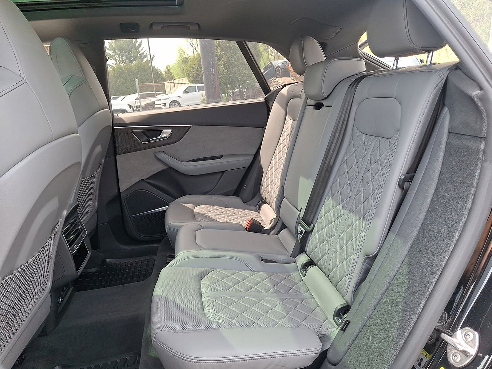 Used 2023 Audi SQ8 Prestige AWD/4WD image 29