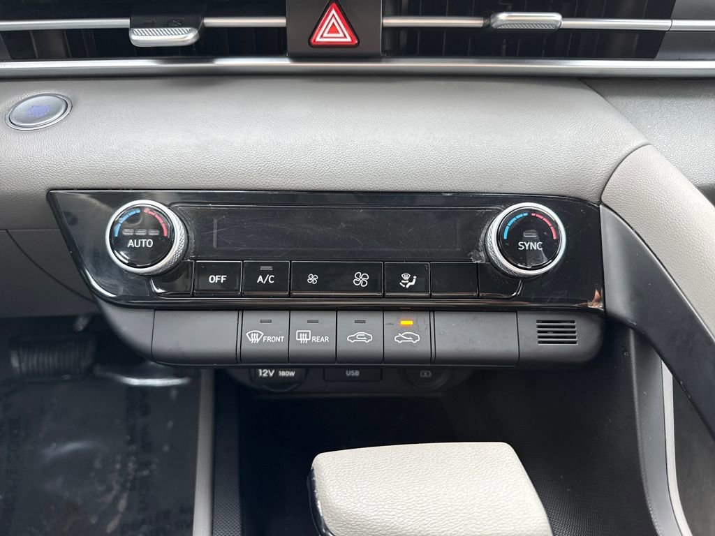 Used 2023 Hyundai Elantra SEL image 22