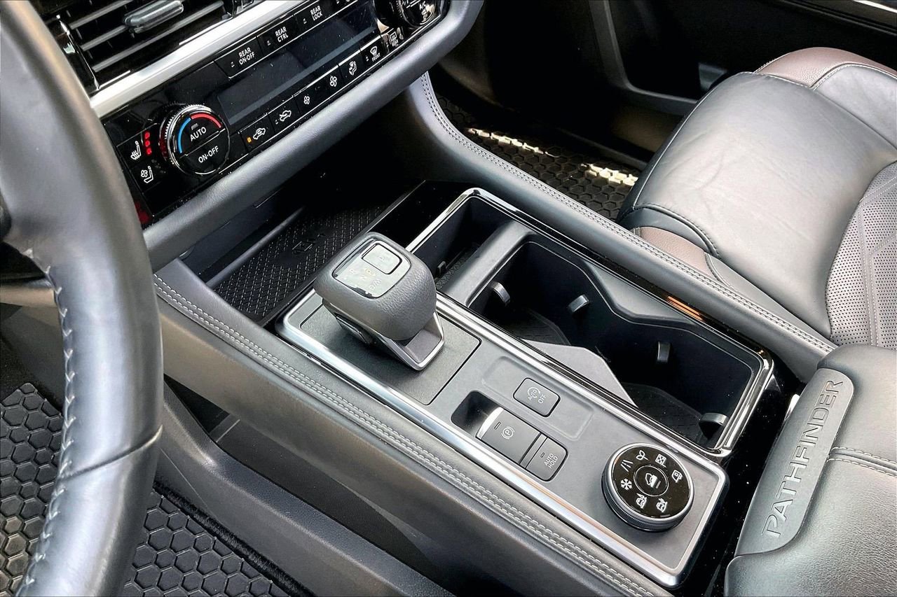 Used 2023 Nissan Pathfinder Platinum image 34