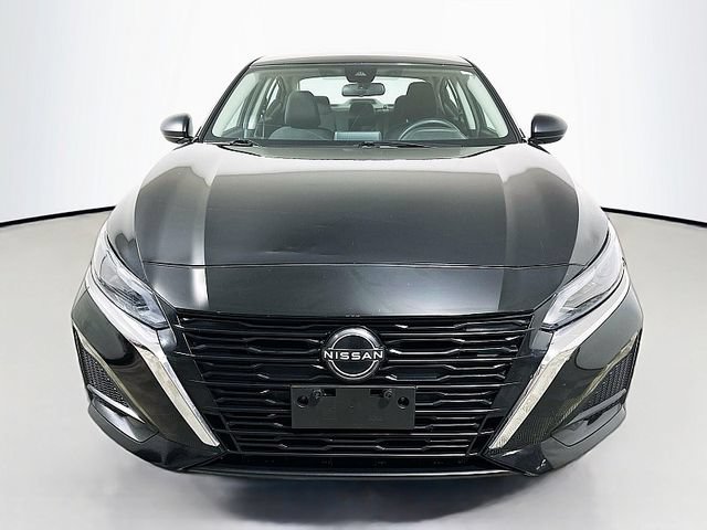 Used 2024 Nissan Altima 2.5 SV FWD image 2