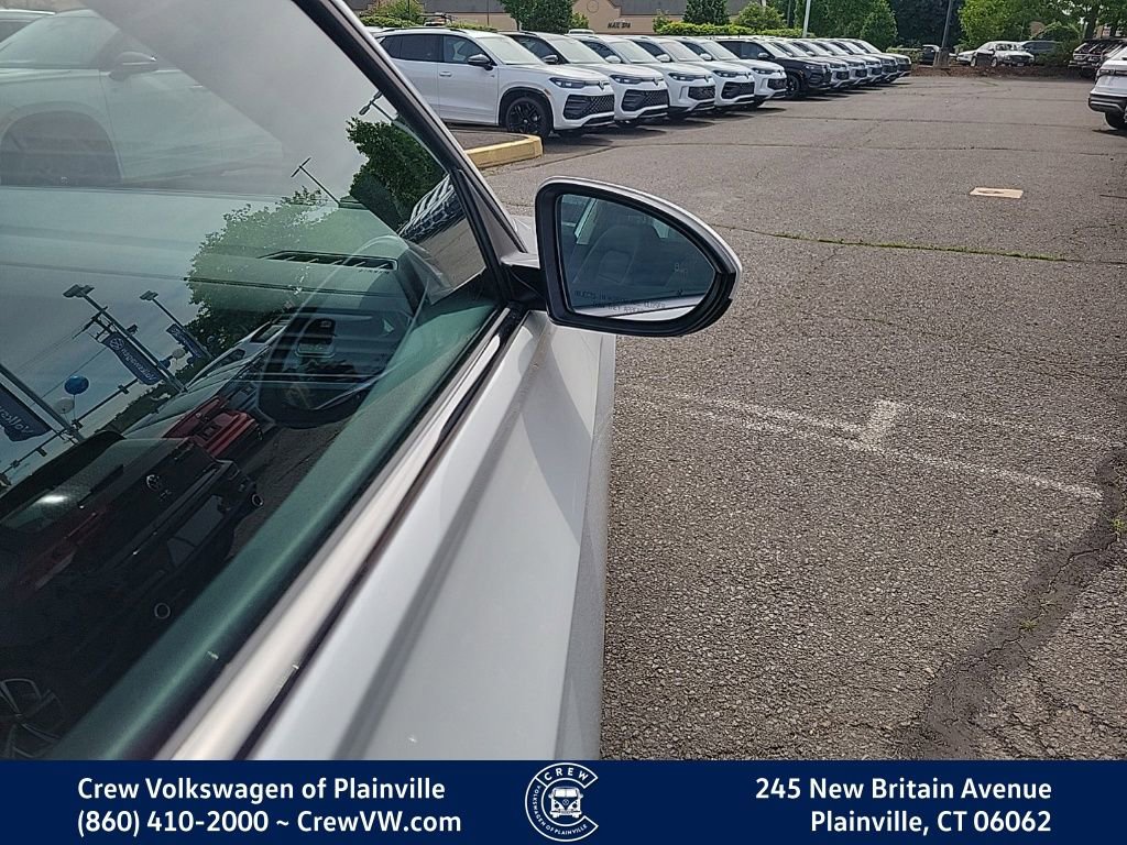 Certified 2023 Volkswagen Jetta SE w/ Panoramic Sunroof Package FWD image 36
