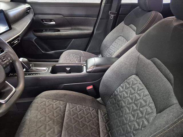 Used 2025 Nissan Kicks SV FWD image 13