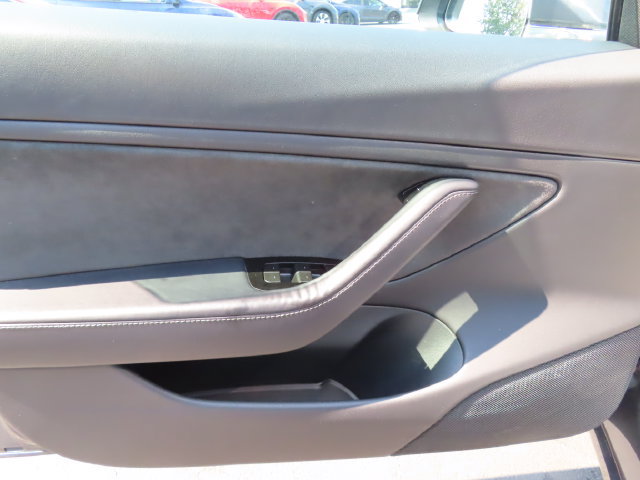 Used 2018 Tesla Model 3 Long Range RWD image 10