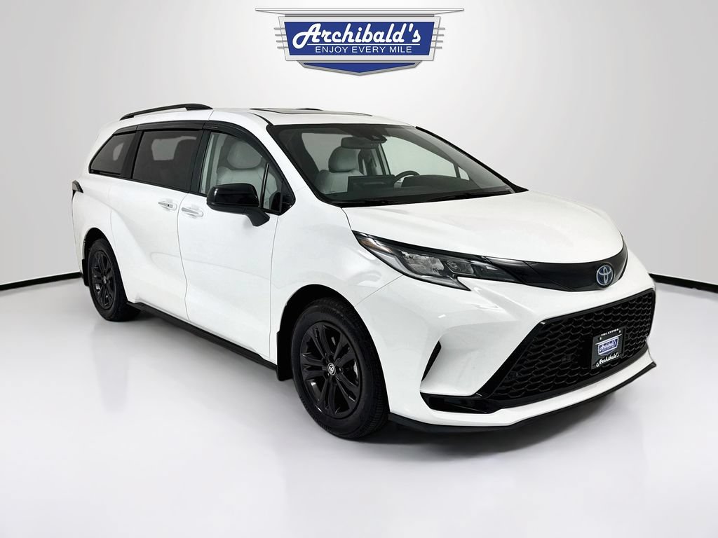 Used 2025 Toyota Sienna XSE AWD/4WD image 1