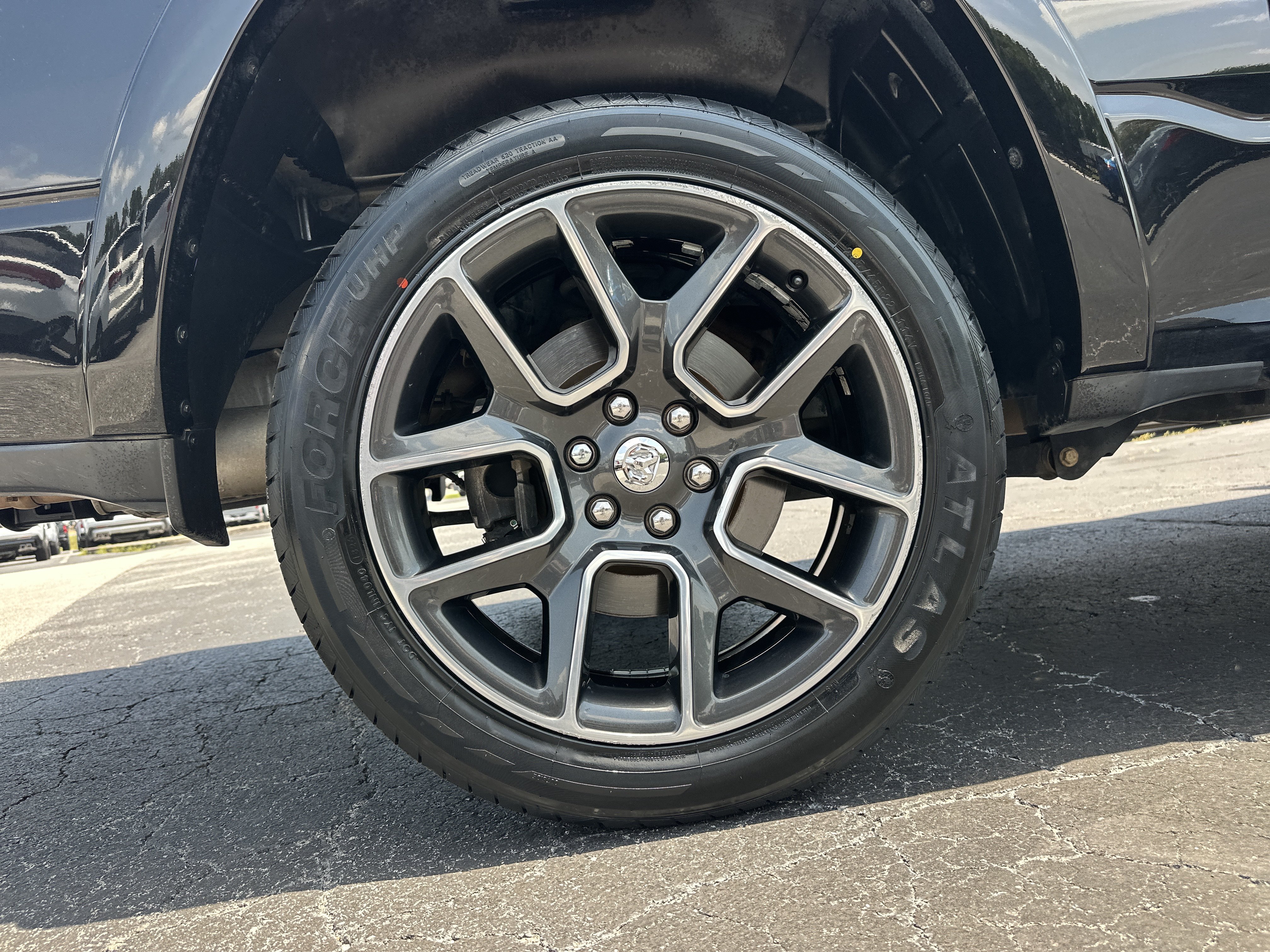 Used 2019 RAM 1500 Laramie RWD image 18