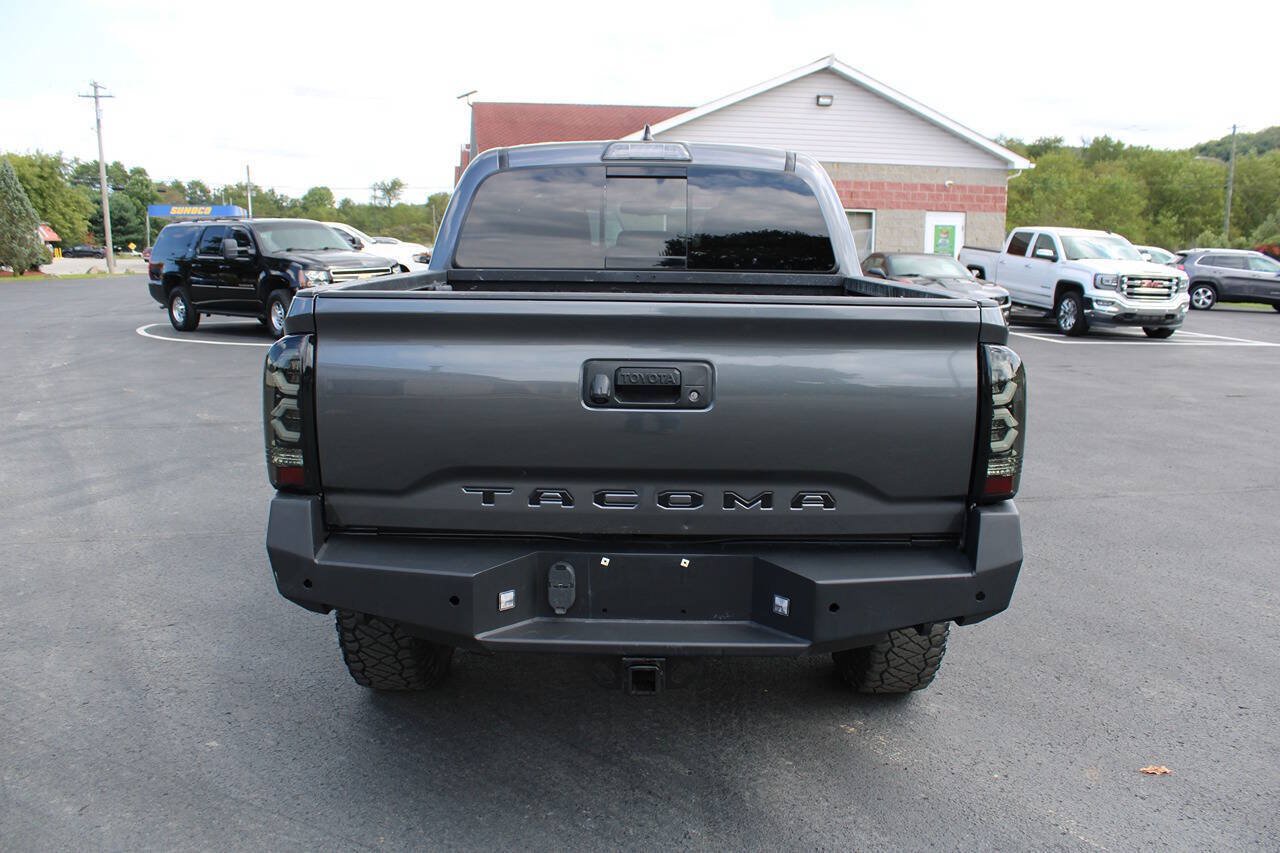 Used 2019 Toyota Tacoma TRD Sport AWD/4WD image 5