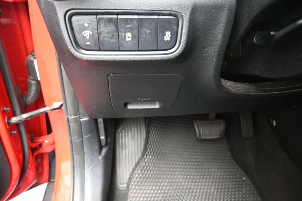 Used 2020 Kia Soul LX FWD image 16