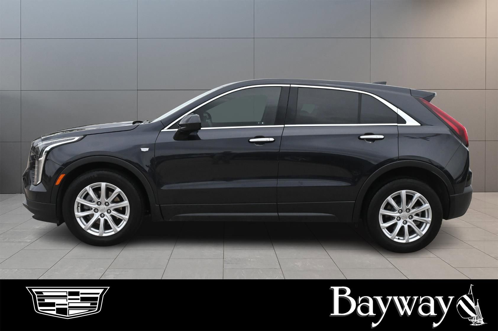 Used 2023 Cadillac XT4 Luxury w/ Cold Weather Package FWD image 4