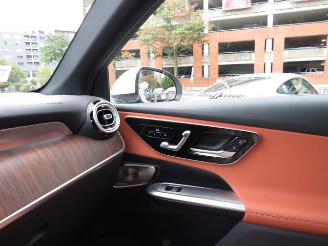 Used 2026 Mercedes-Benz GLC 300 4MATIC image 16