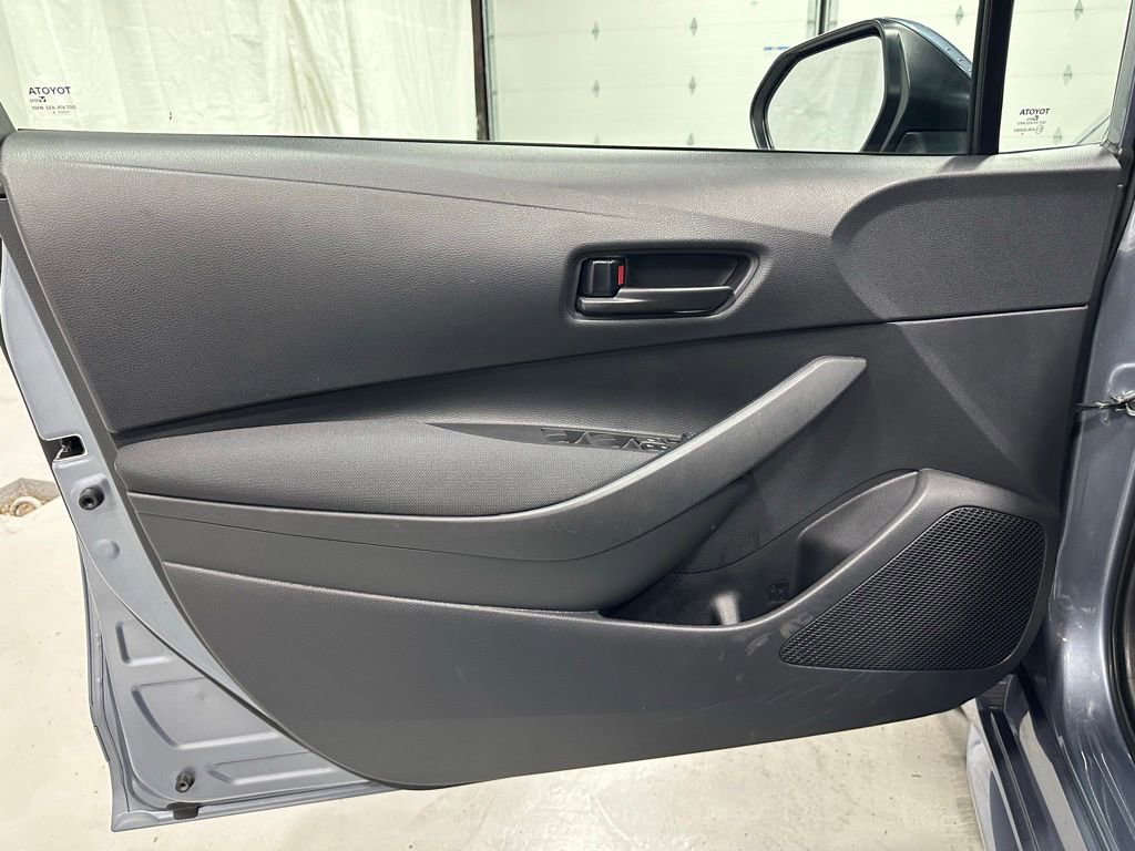 Used 2025 Toyota Corolla LE FWD image 8