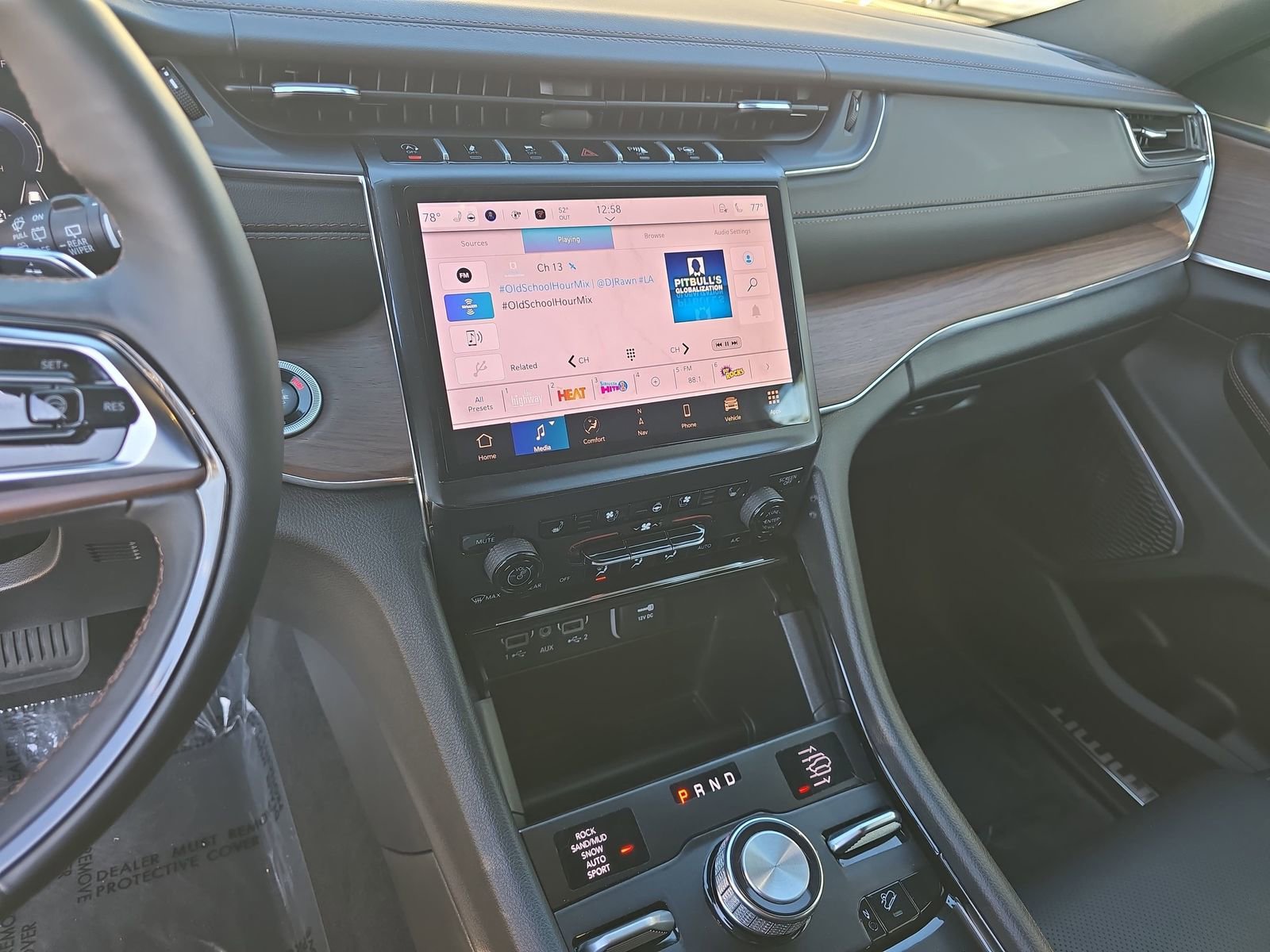 Used 2025 Jeep Grand Cherokee Summit w/ Obsidian Package image 27