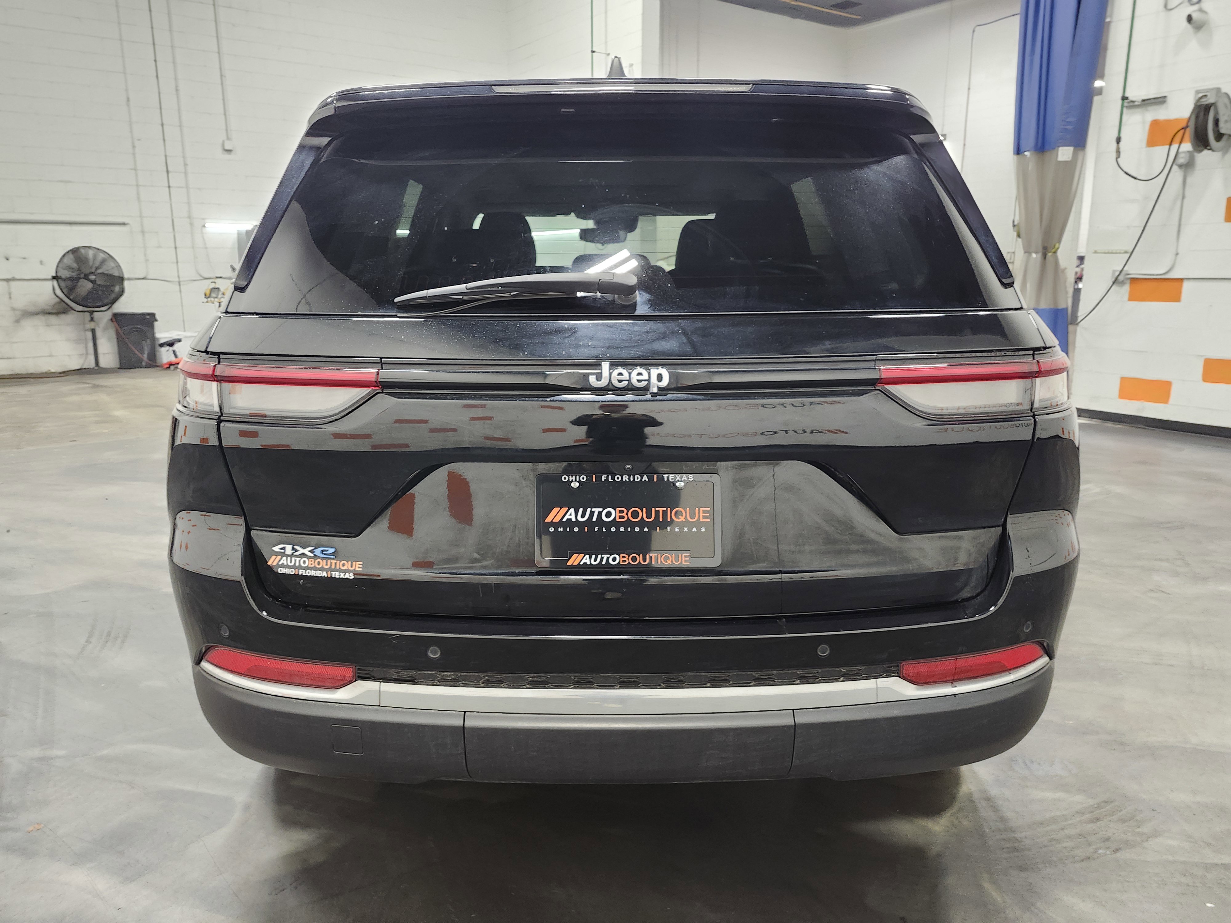 Used 2023 Jeep Grand Cherokee 4WD 4xe image 18