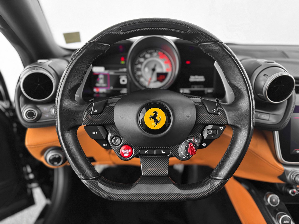 Used 2018 Ferrari GTC4Lusso T image 11