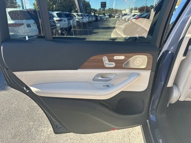 Used 2025 Mercedes-Benz GLS 450 4MATIC image 26