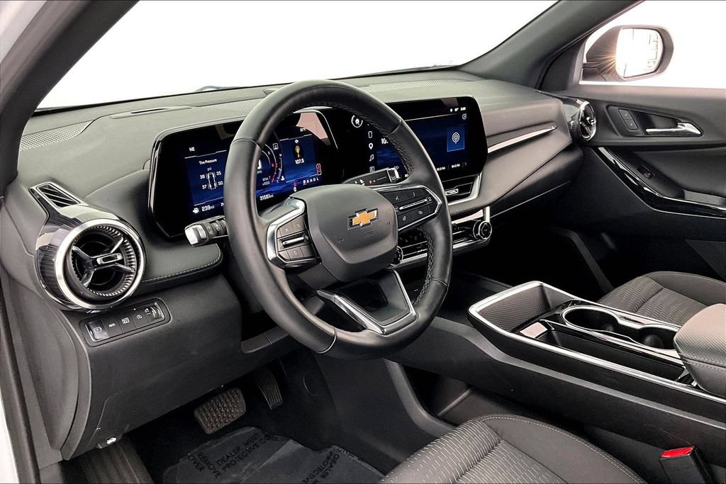 Used 2025 Chevrolet Equinox LT AWD/4WD image 16