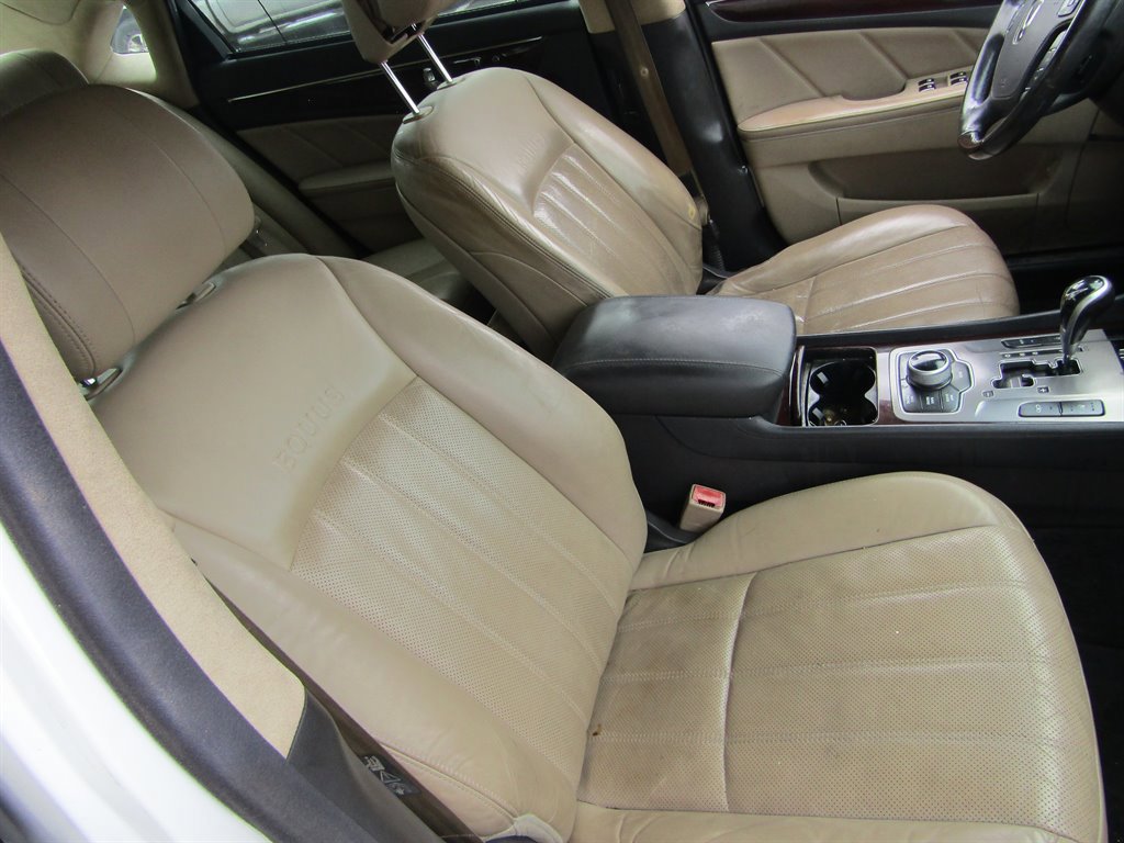 Used 2011 Hyundai Equus Signature RWD image 6