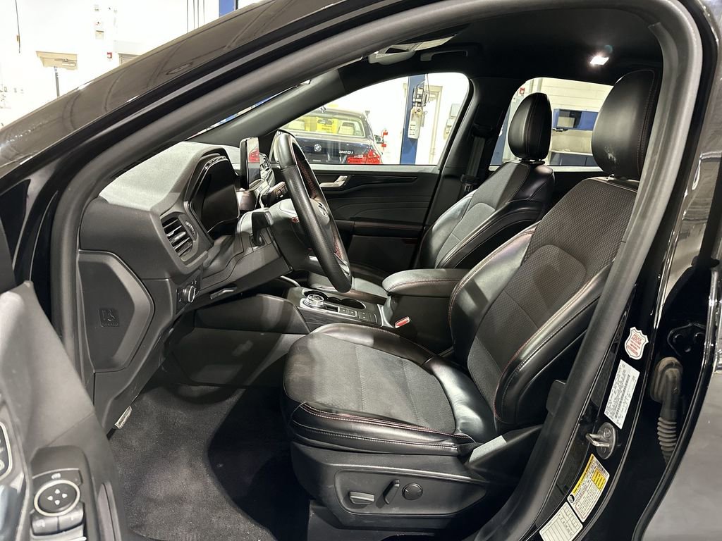 Used 2024 Ford Escape ST-Line image 13