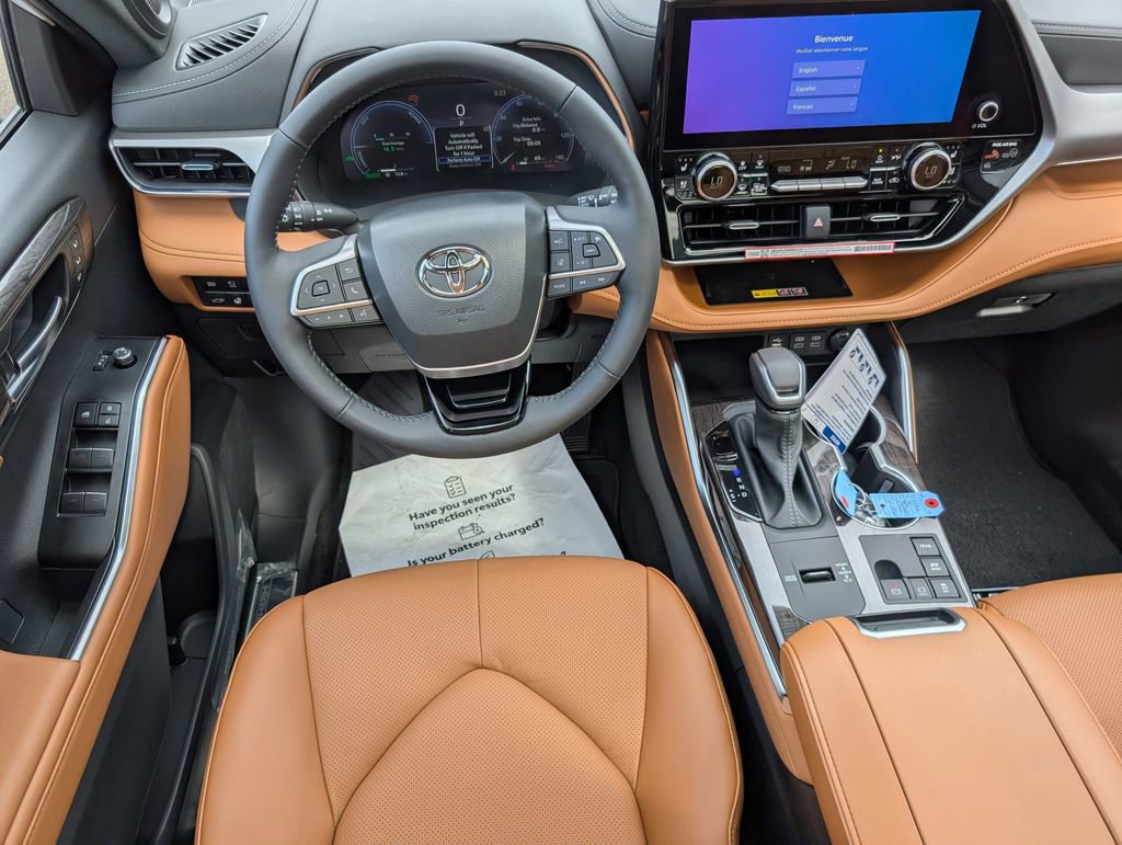 New 2026 Toyota Highlander Platinum image 25