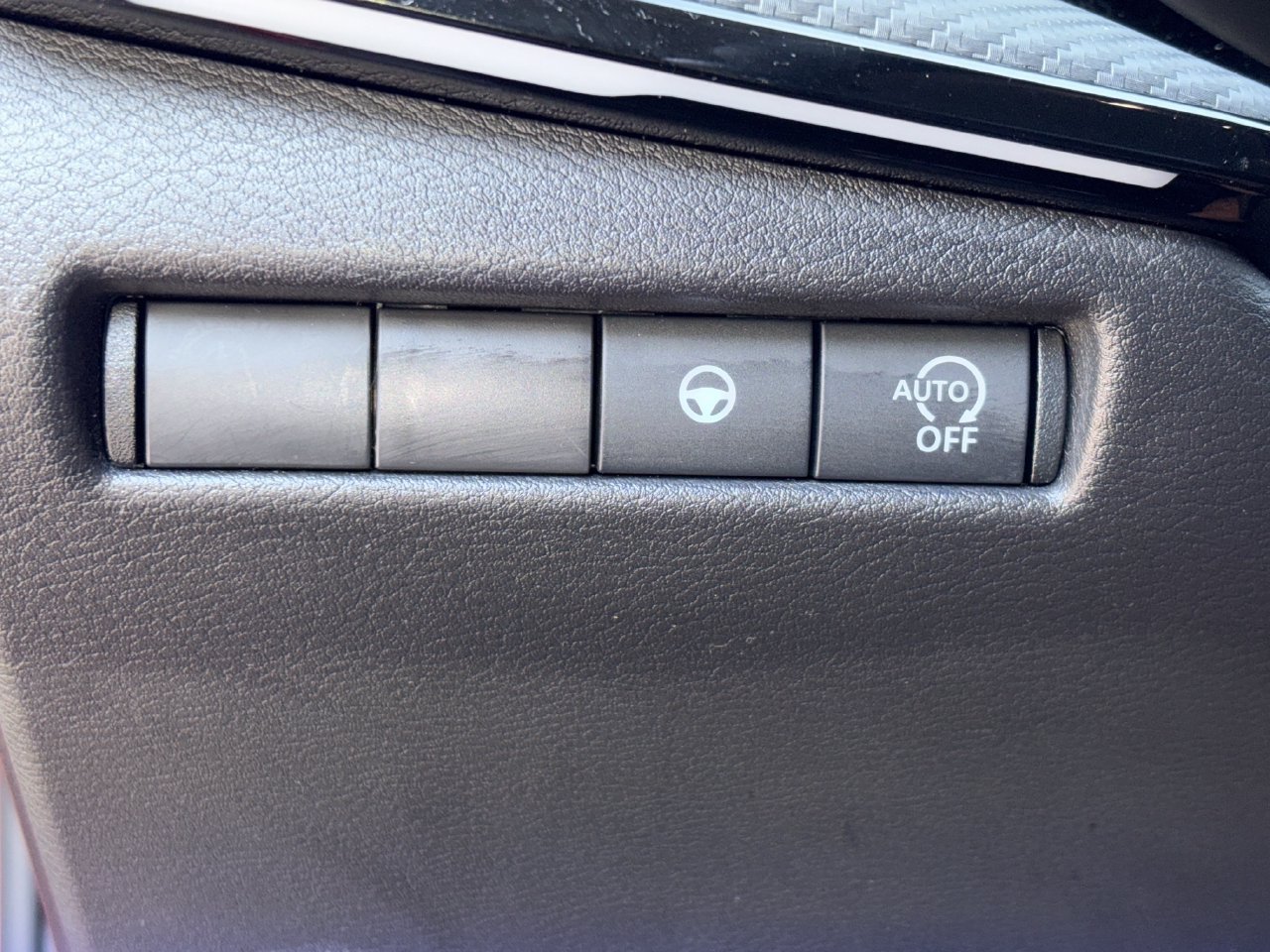 Used 2025 Nissan Kicks SR FWD image 16